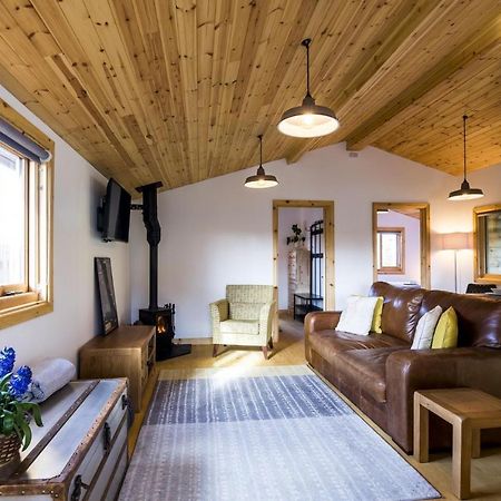 Fern Lodge - 2 Bedroom Log Cabin - Saint Florence - Tenby Екстер'єр фото