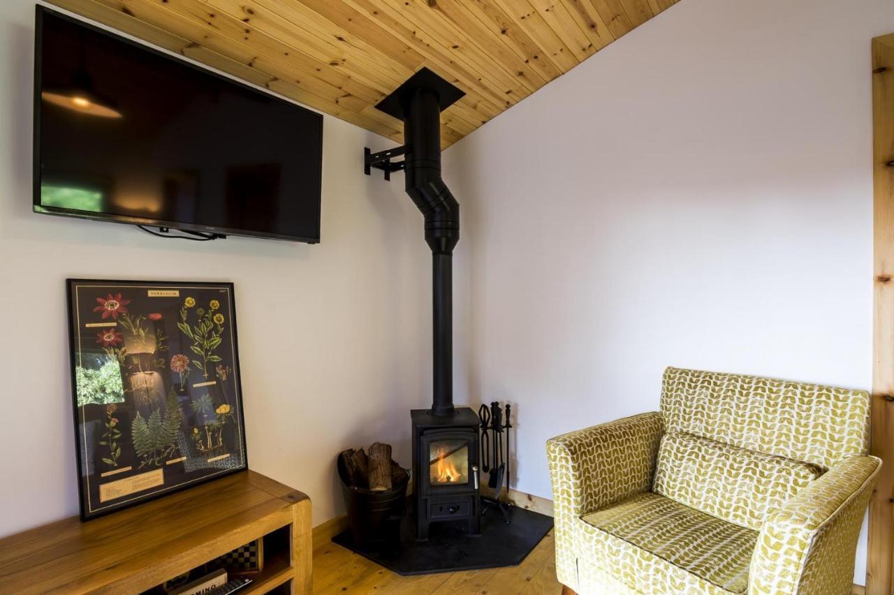 Fern Lodge - 2 Bedroom Log Cabin - Saint Florence - Tenby Екстер'єр фото