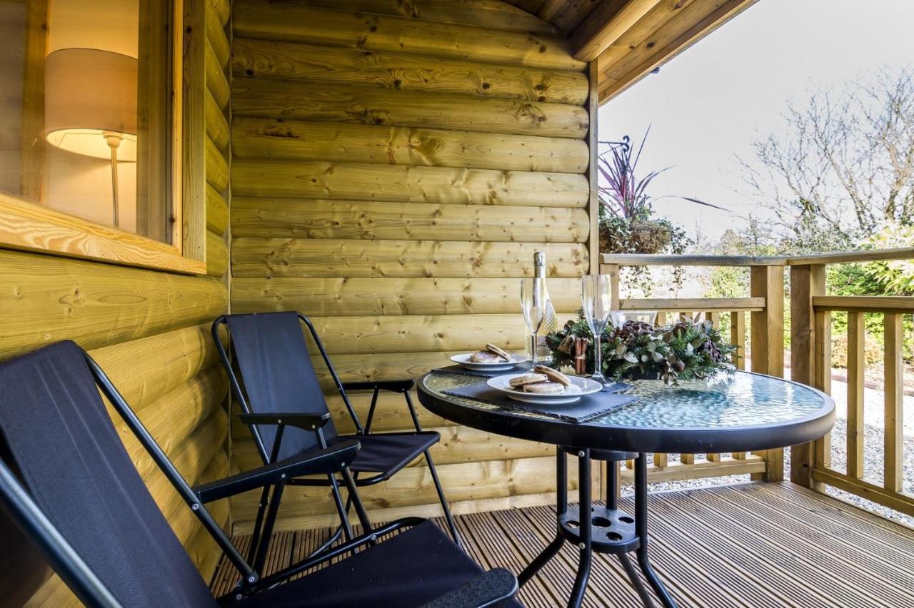 Fern Lodge - 2 Bedroom Log Cabin - Saint Florence - Tenby Екстер'єр фото