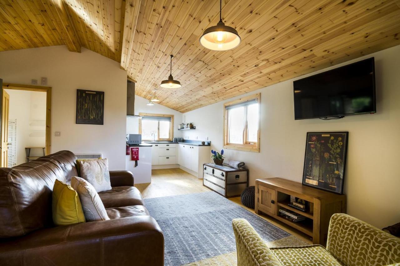 Fern Lodge - 2 Bedroom Log Cabin - Saint Florence - Tenby Екстер'єр фото