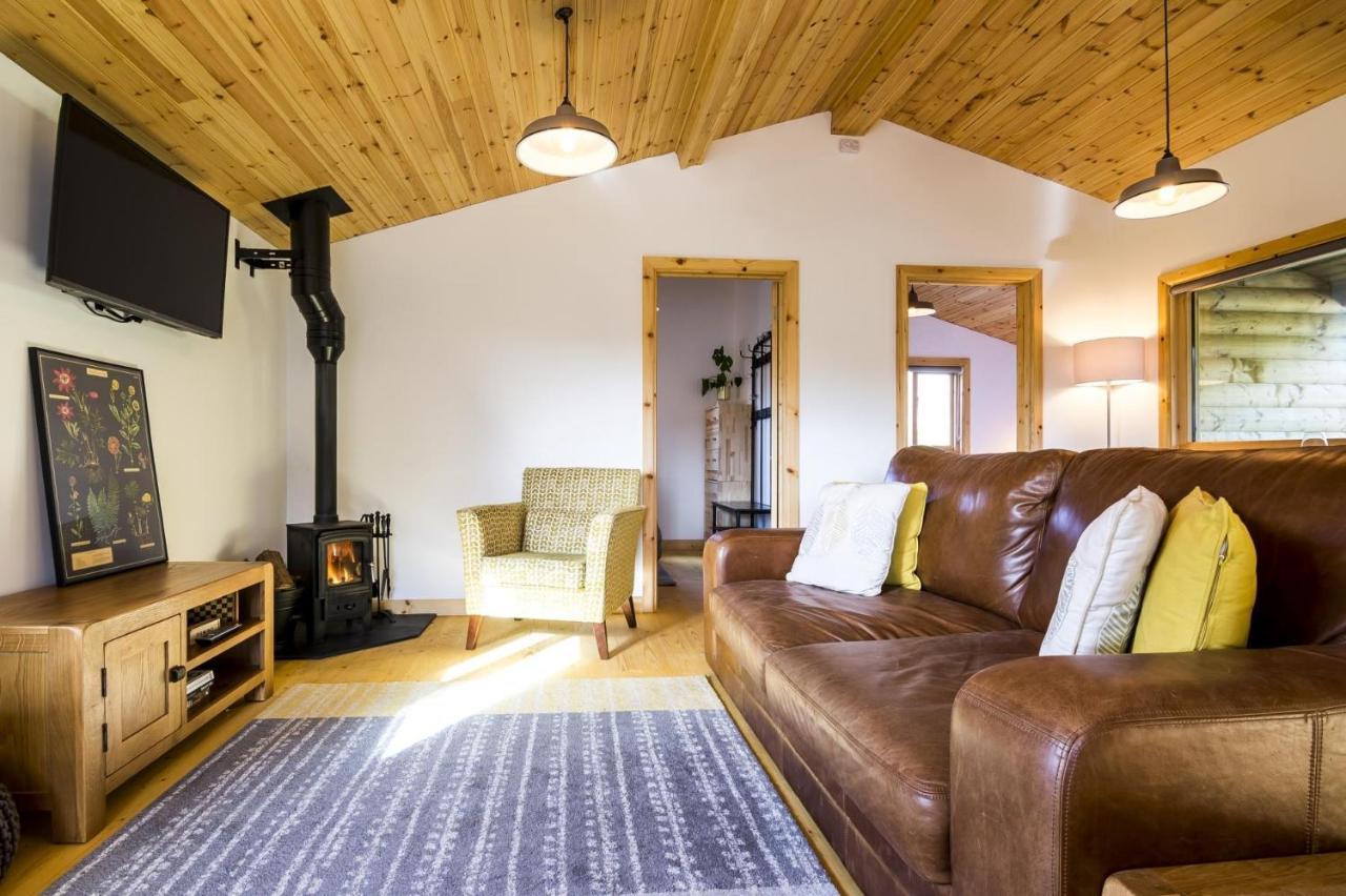 Fern Lodge - 2 Bedroom Log Cabin - Saint Florence - Tenby Екстер'єр фото