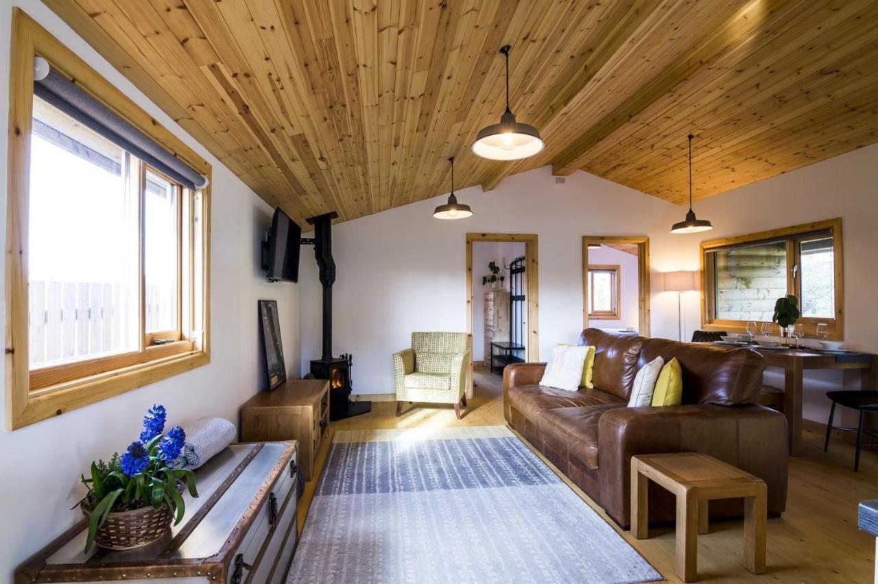 Fern Lodge - 2 Bedroom Log Cabin - Saint Florence - Tenby Екстер'єр фото